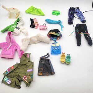 MGA Entertainment RAINBOW HIGH Lot of Doll Clothing Shoes Accessories